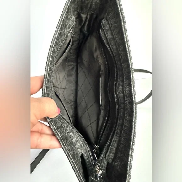 MICHAEL KORS Jet Set Travel Large LogoMessenger Bag - Picture 9 of 11